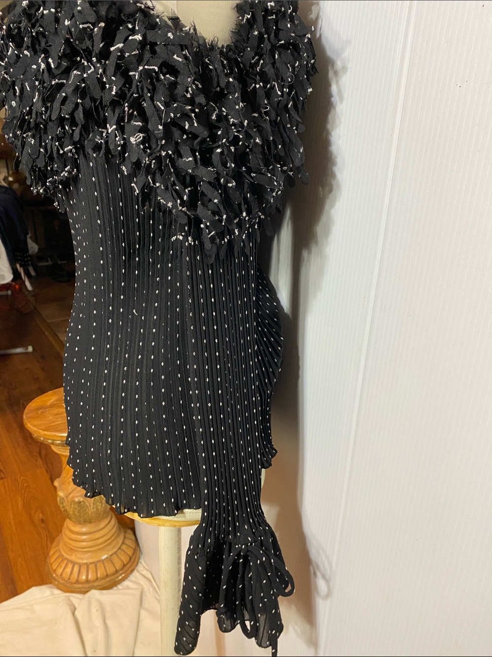 Black Off-Shoulder Textured Ruffle Blouse - Picture 5 of 7